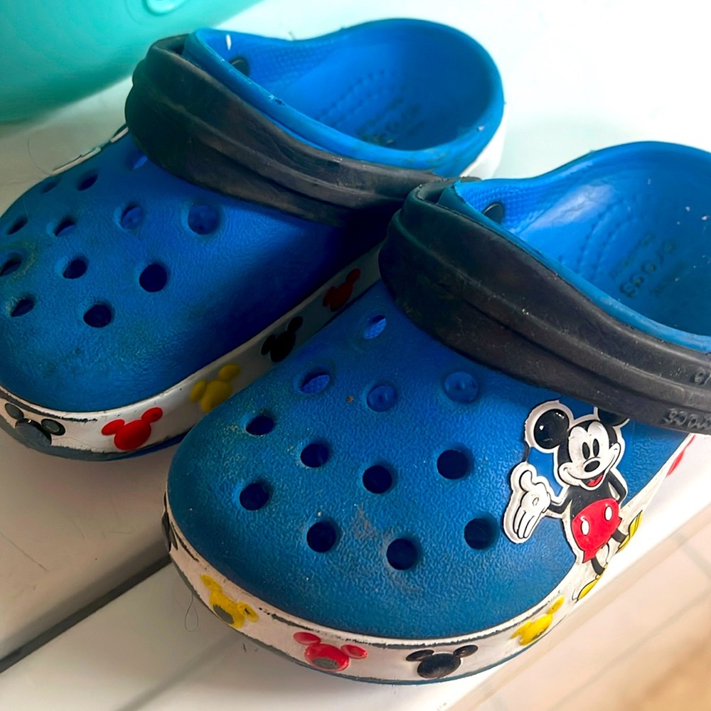 Crocs size 7